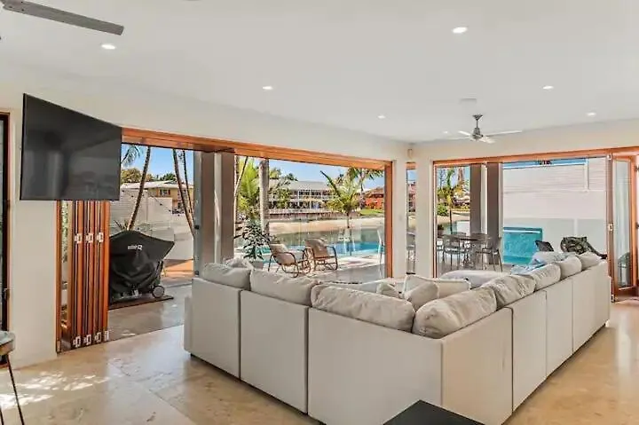 Luxurious, Tropical Haven, Mooloolaba- Moonda5 Villa Holiday home