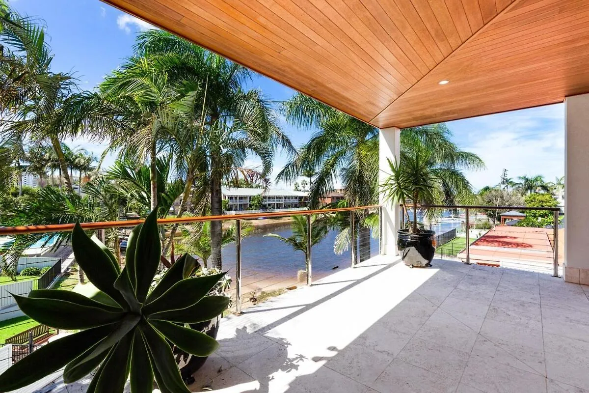 Luxurious, Tropical Haven, Mooloolaba- Moonda5 Villa Holiday home Mooloolaba