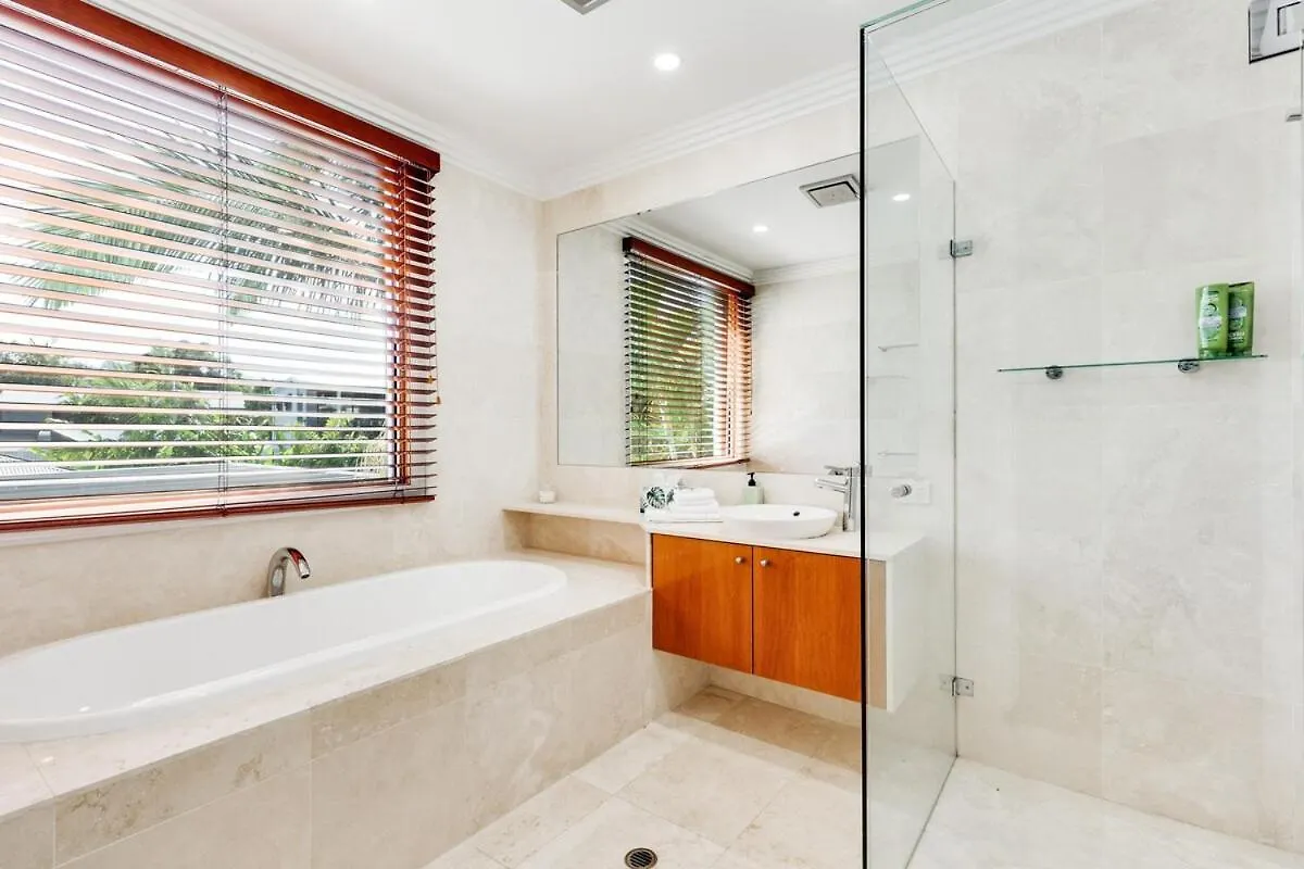 Luxurious, Tropical Haven, Mooloolaba- Moonda5 Villa Holiday home
