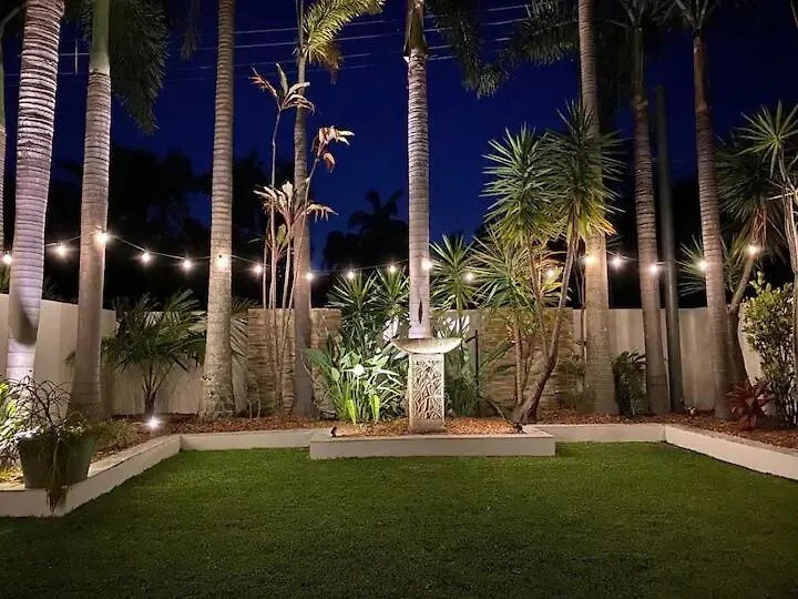 Luxurious, Tropical Haven, Mooloolaba- Moonda5 Villa Holiday home Mooloolaba