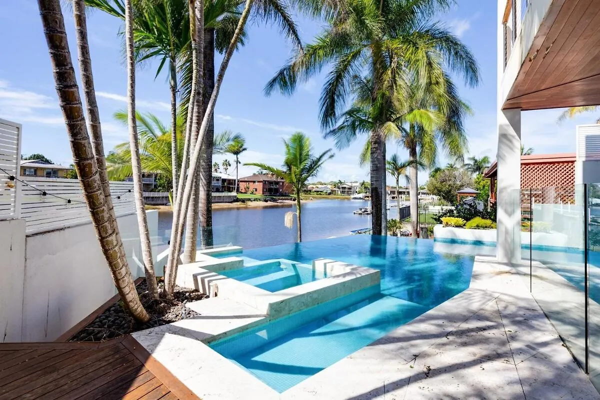 Holiday home Luxurious, Tropical Haven, Mooloolaba- Moonda5 Villa