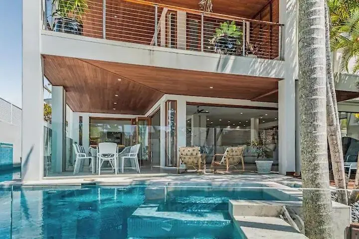 Holiday home Luxurious, Tropical Haven, Mooloolaba- Moonda5 Villa