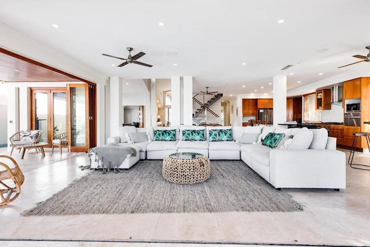 Luxurious, Tropical Haven, Mooloolaba- Moonda5 Villa Holiday home
